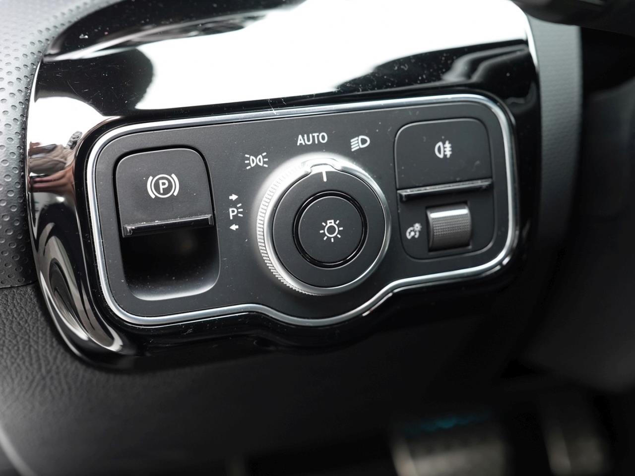 Mercedes-Benz A 250 e  AMG Night EDITION2020 MBUXNavi+