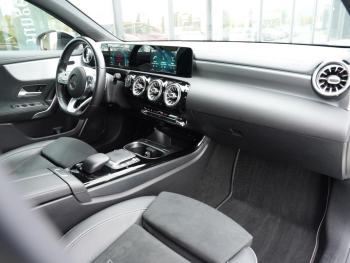 Mercedes-Benz A 250 e  AMG Night EDITION2020 MBUXNavi+