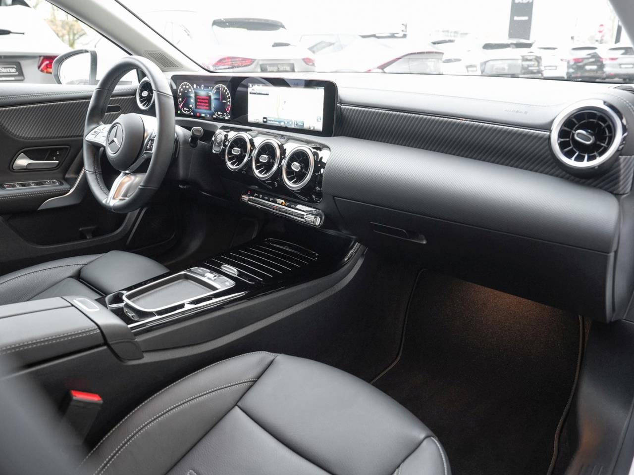 Mercedes-Benz A 250 e MBUX Navi Premium Kamera WinterP Leder
