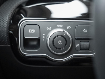Mercedes-Benz A 250 e MBUX Navi Premium Kamera WinterP Leder