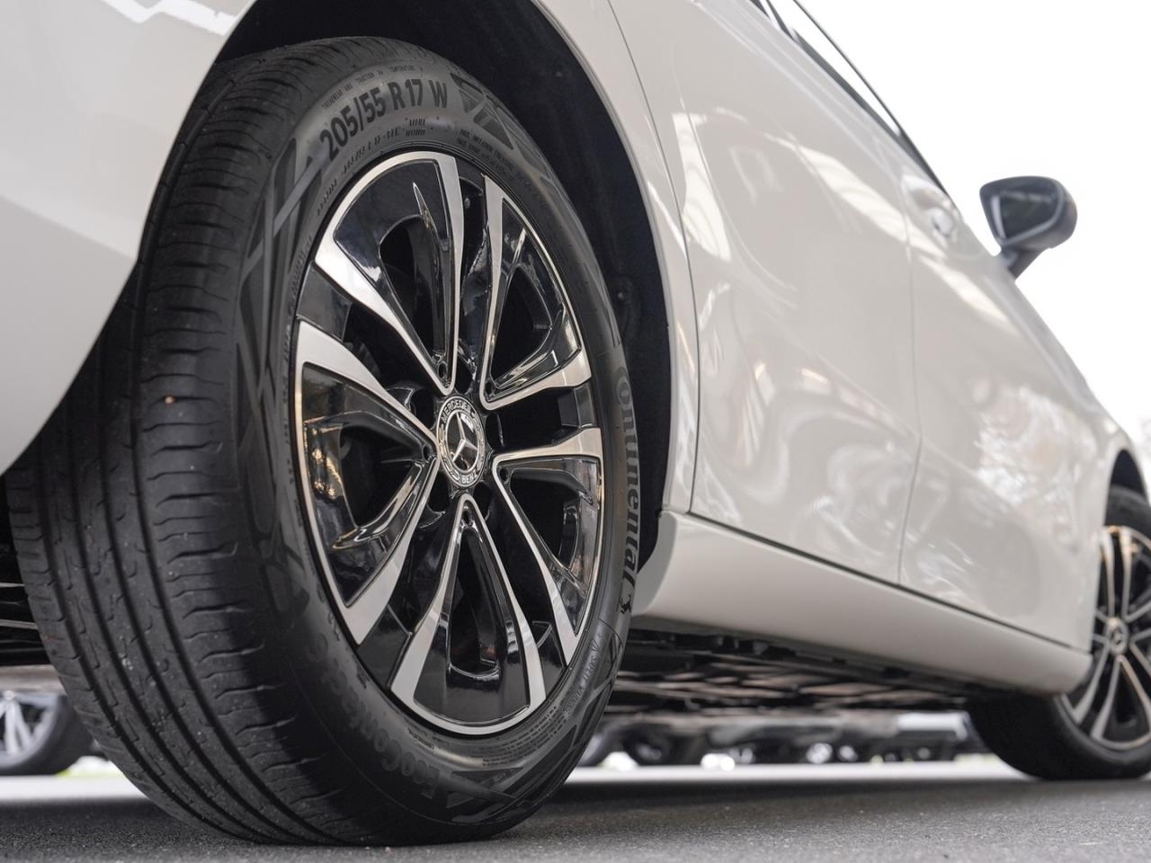 Mercedes-Benz A 250 e MBUX Navi Premium Kamera WinterP Leder