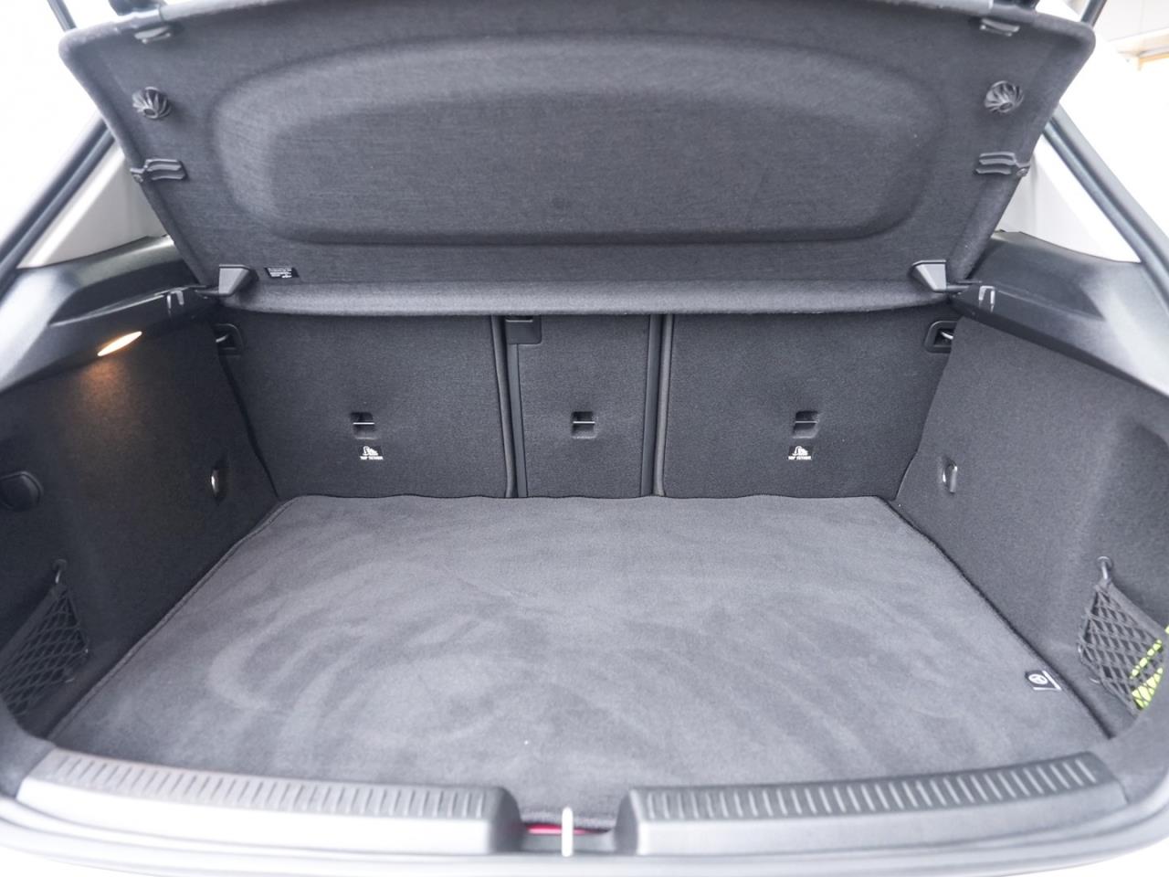 Mercedes-Benz A 250 e MBUX Navi Premium Kamera WinterP Leder