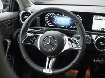 Mercedes-Benz A 250 e MBUX Navi Premium Kamera WinterP Leder