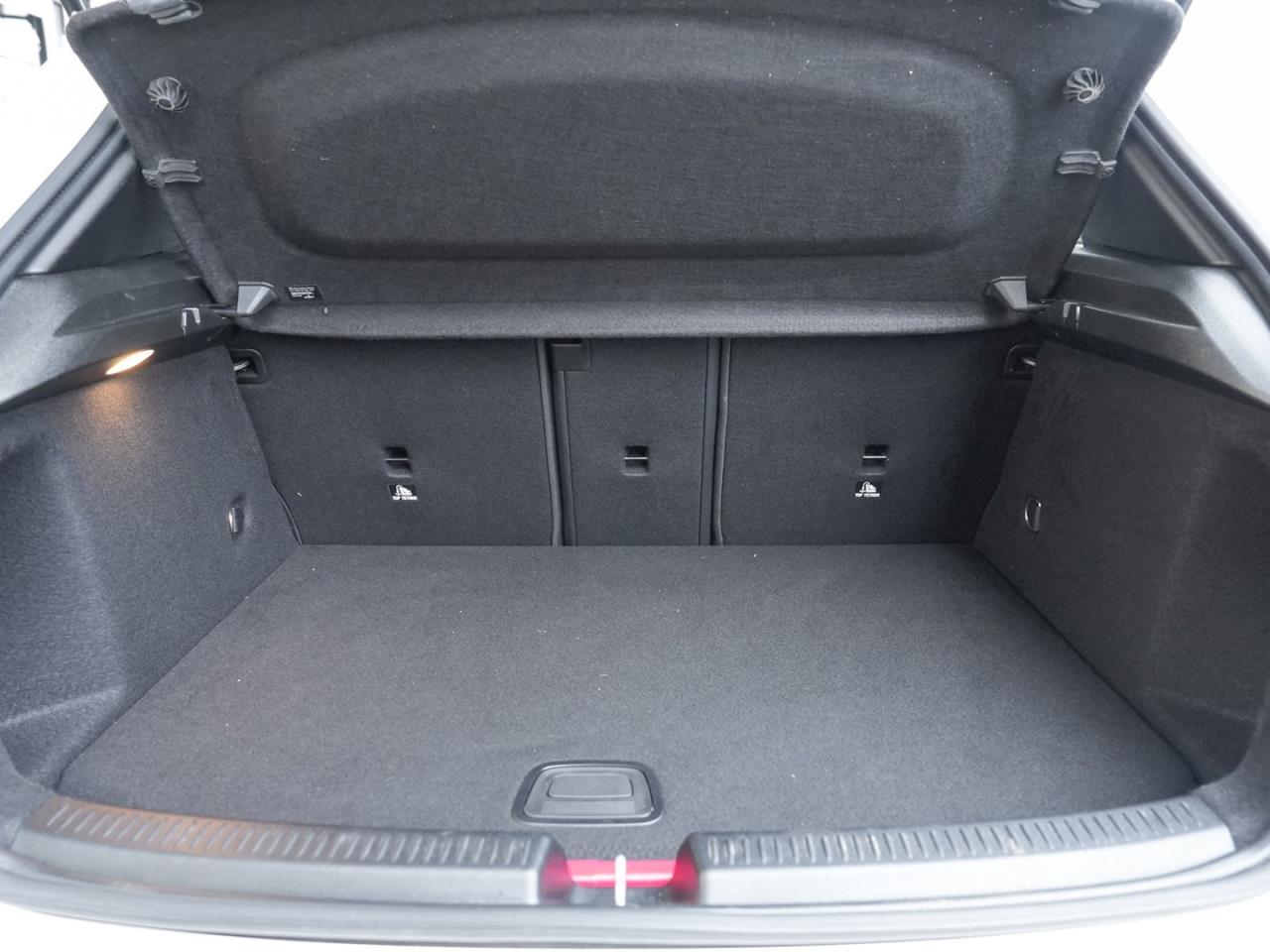 Mercedes-Benz A 250 e  Progressive Night MBUXNavi+ SitzkomfortP