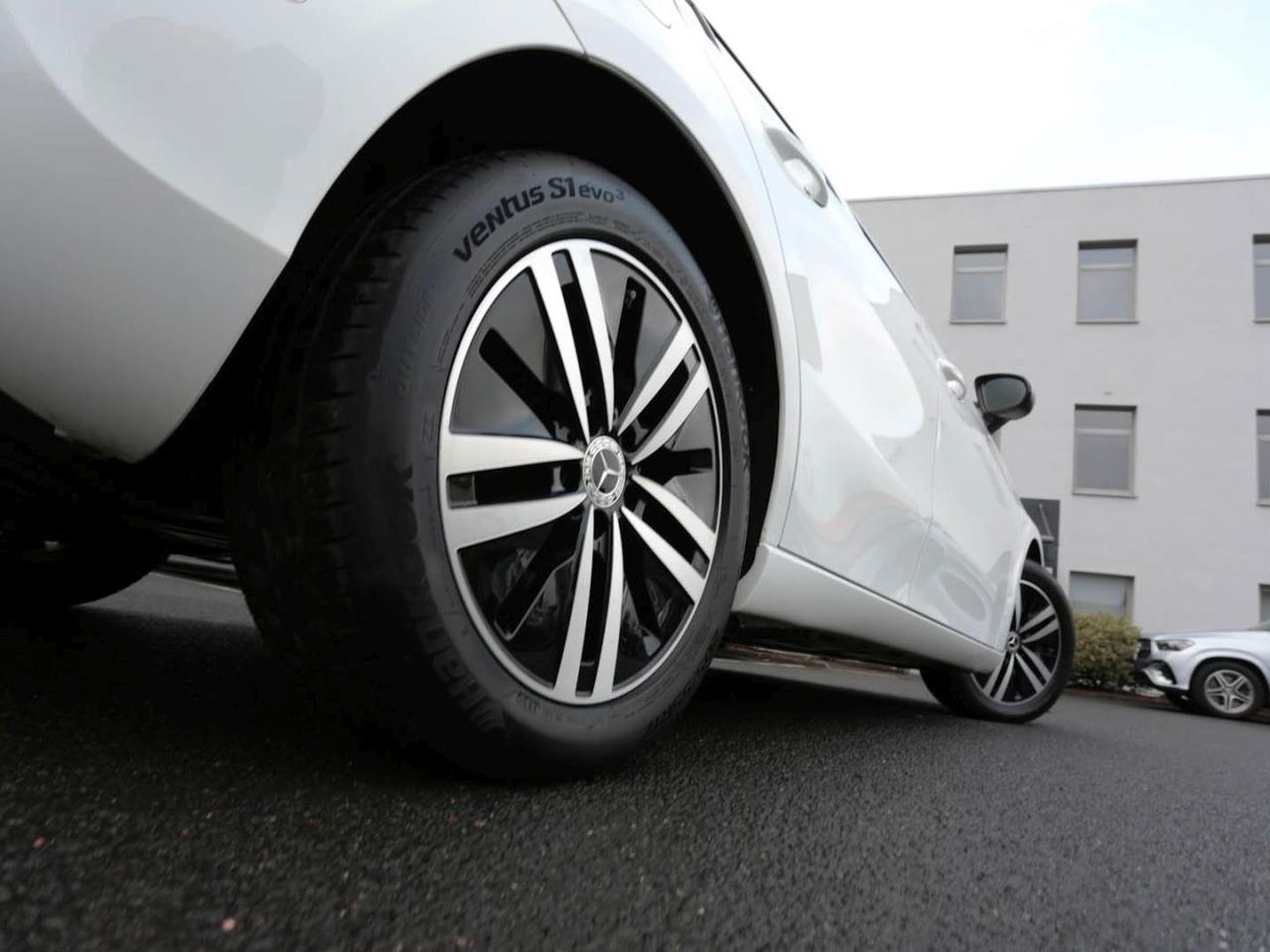 Mercedes-Benz A 250 e  Progressive MBUX Navi Spiegel-Paket