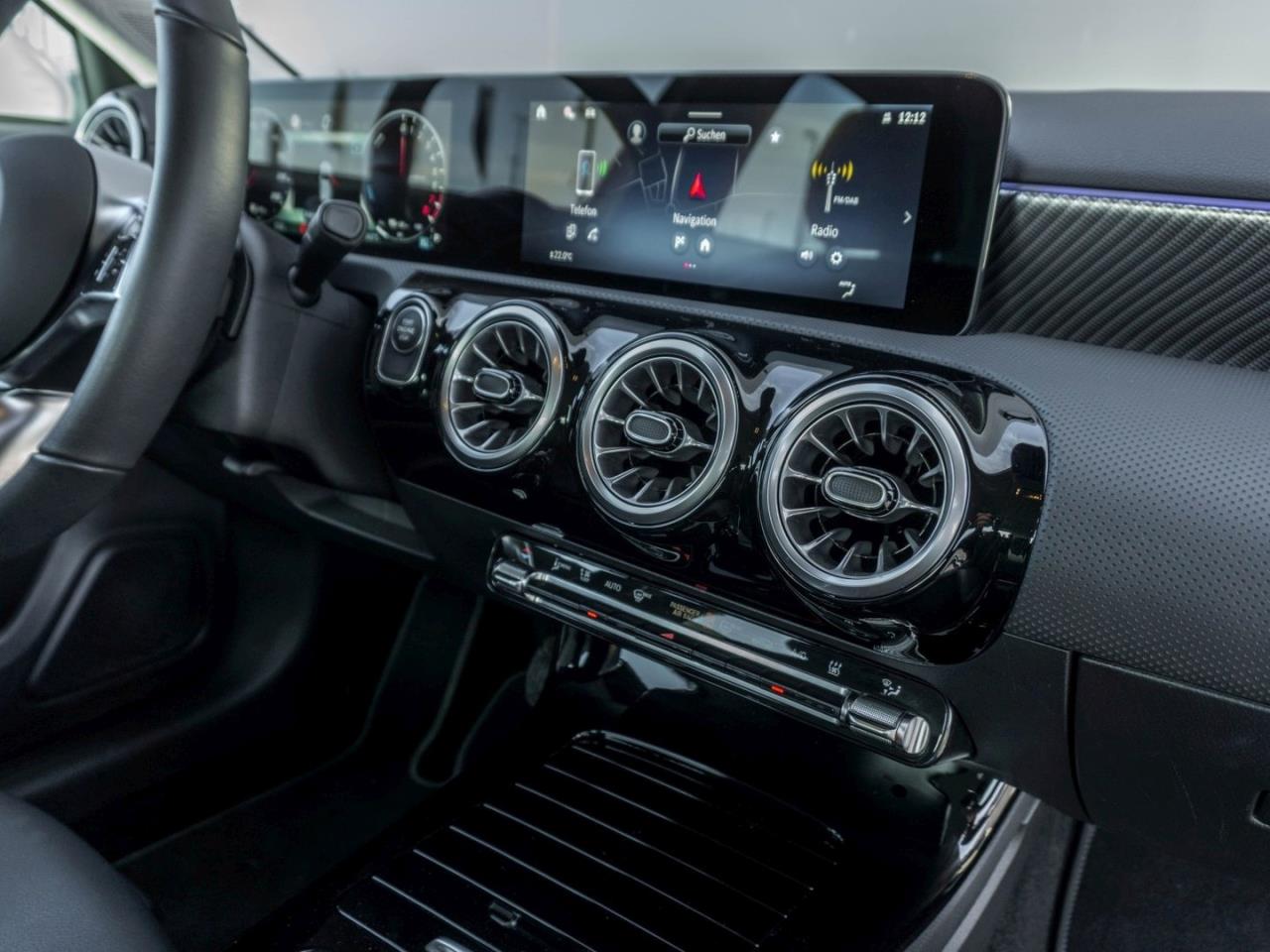 Mercedes-Benz A 250 e Progressive MBUX Navi Distronic AHK