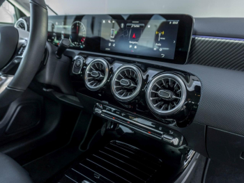 Mercedes-Benz A 250 e Progressive MBUX Navi Distronic AHK