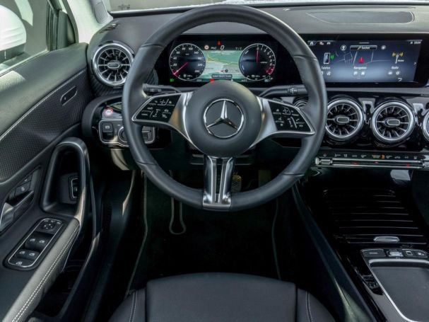 Mercedes-Benz A 250 e Progressive MBUX Navi Distronic AHK