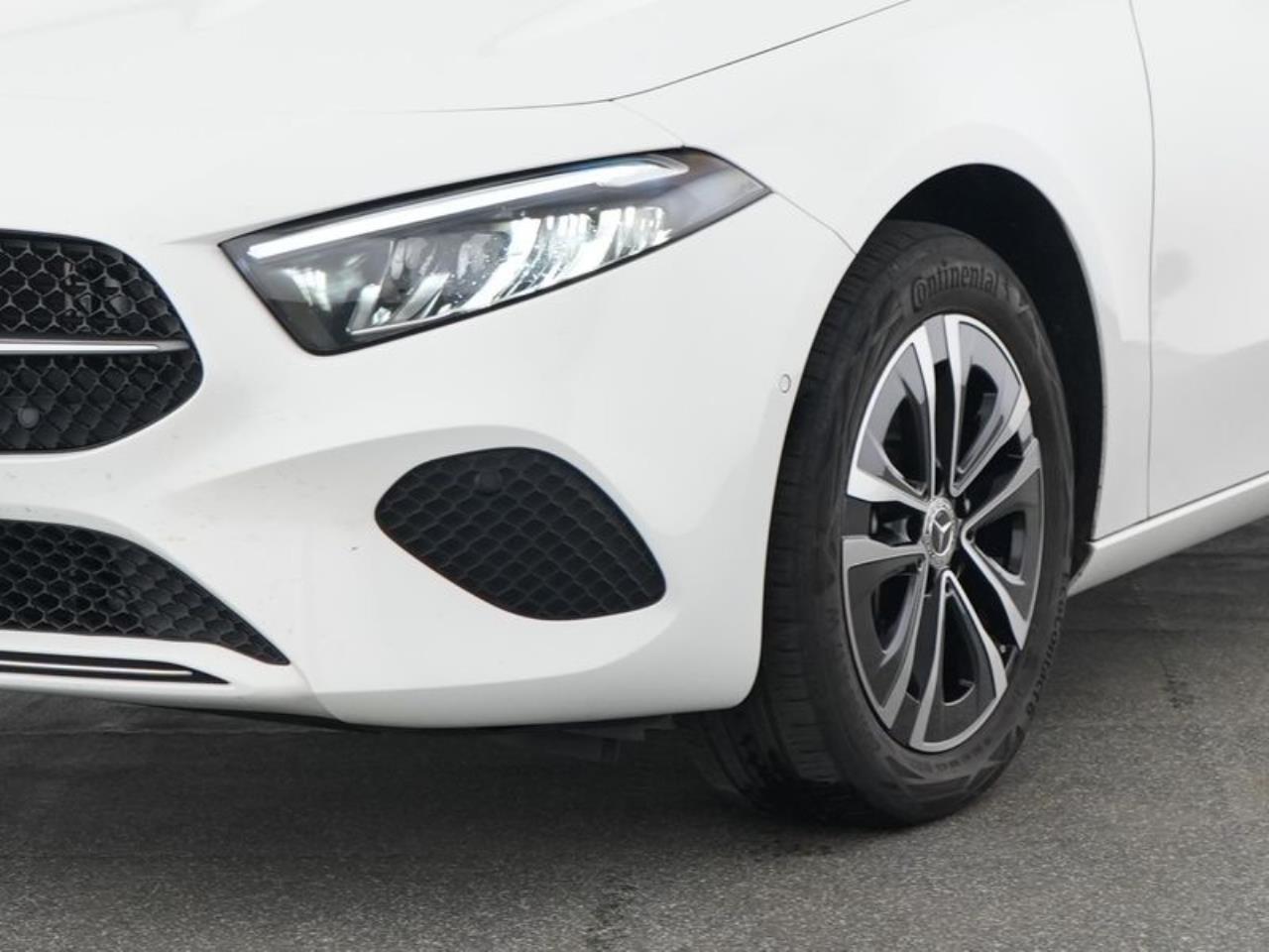 Mercedes-Benz A 250 e Progressive MBUX Navi Distronic AHK