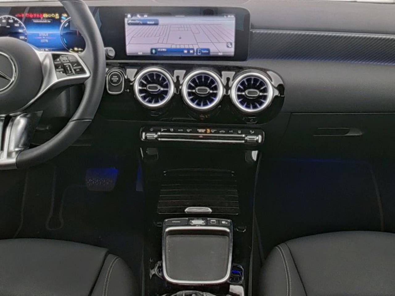 Mercedes-Benz A 250 e Progressive MBUX Navi Distronic AHK