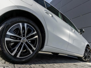 Mercedes-Benz A 250 e Progressive MBUX Navi Distronic AHK