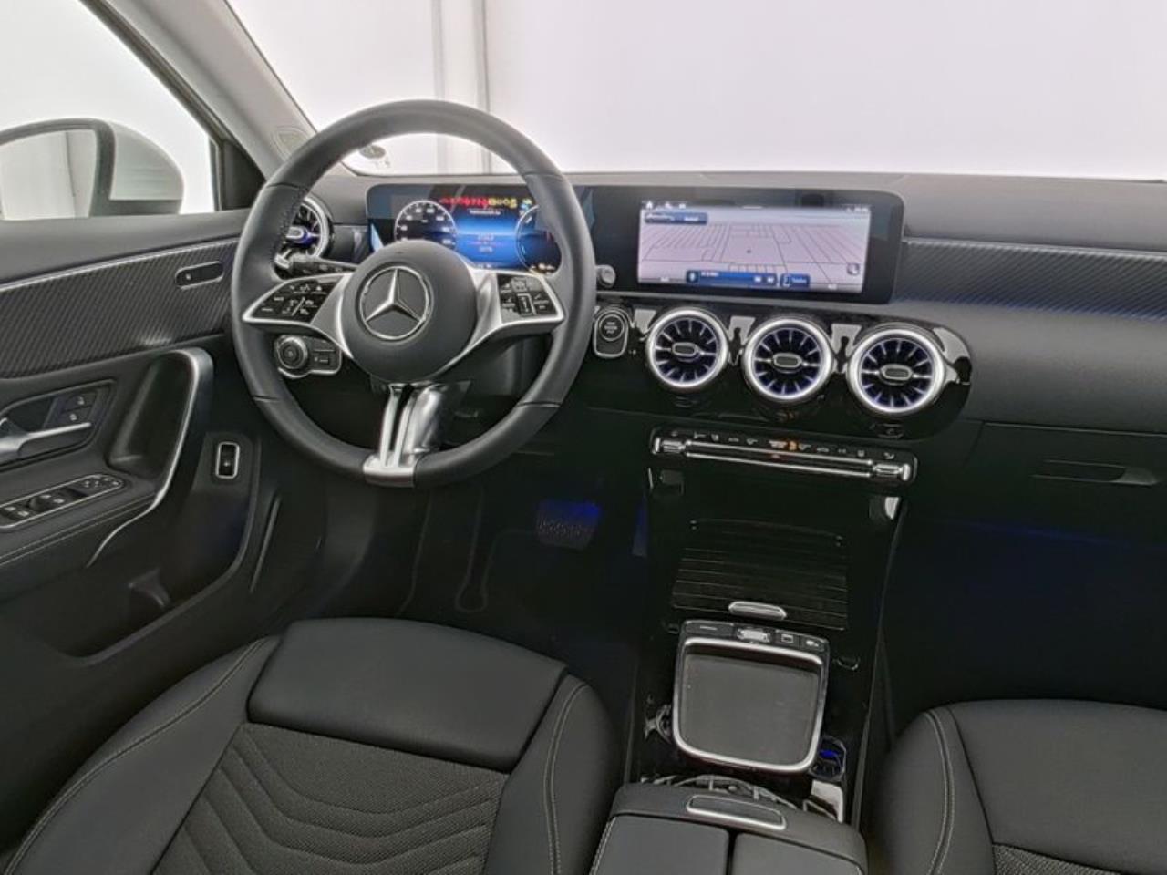Mercedes-Benz A 250 e Progressive MBUX Navi Distronic AHK