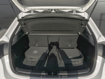 Mercedes-Benz A 250 e Progressive MBUX Navi Distronic AHK