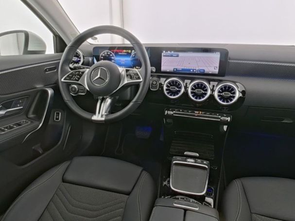 Mercedes-Benz A 250 e Progressive MBUX Navi Distronic AHK