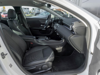 Mercedes-Benz A 250 e Progressive MBUX Navi Distronic AHK