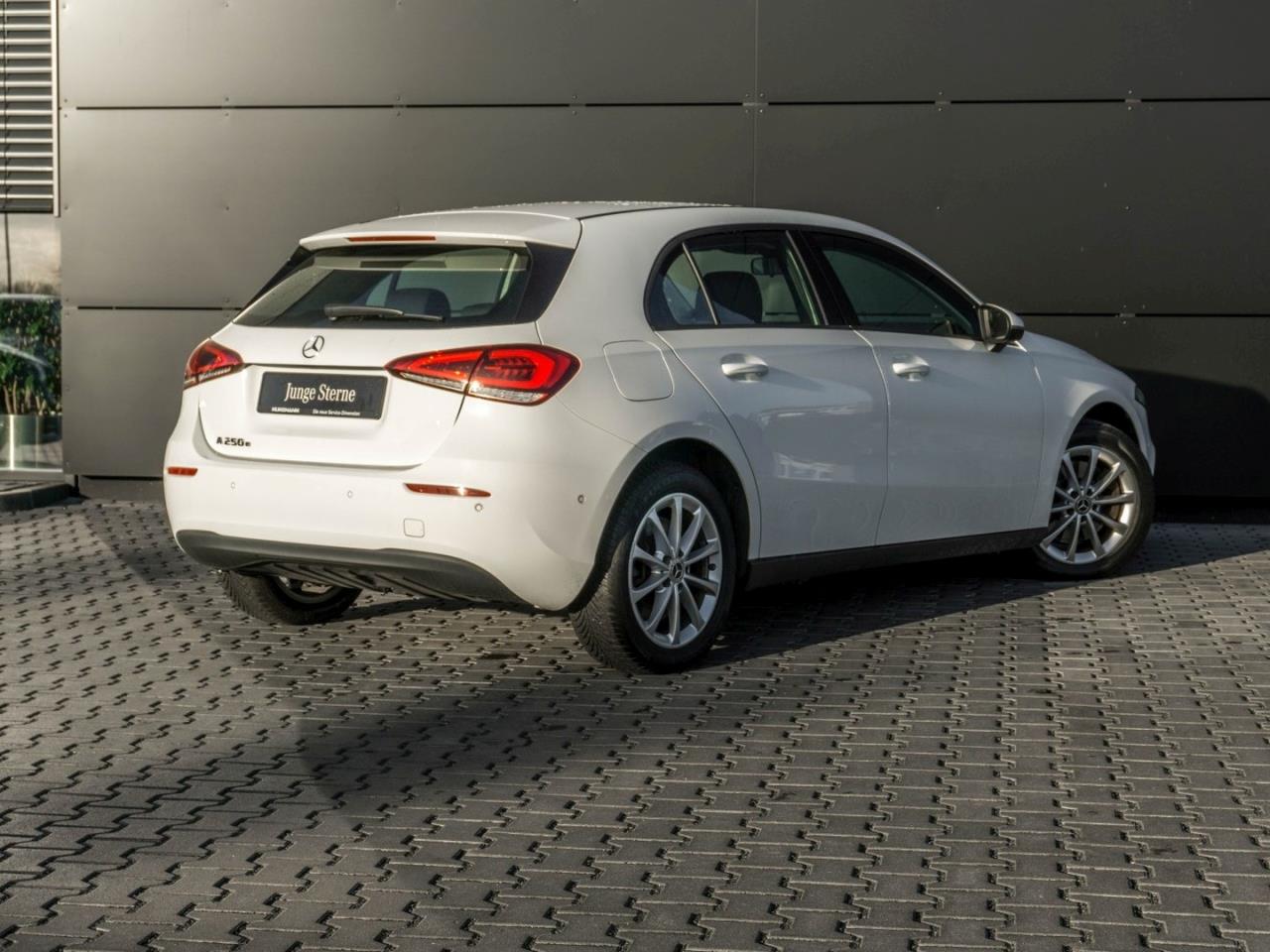 Mercedes-Benz A 250 e  Kamera Parktronic Public-Charging Paket