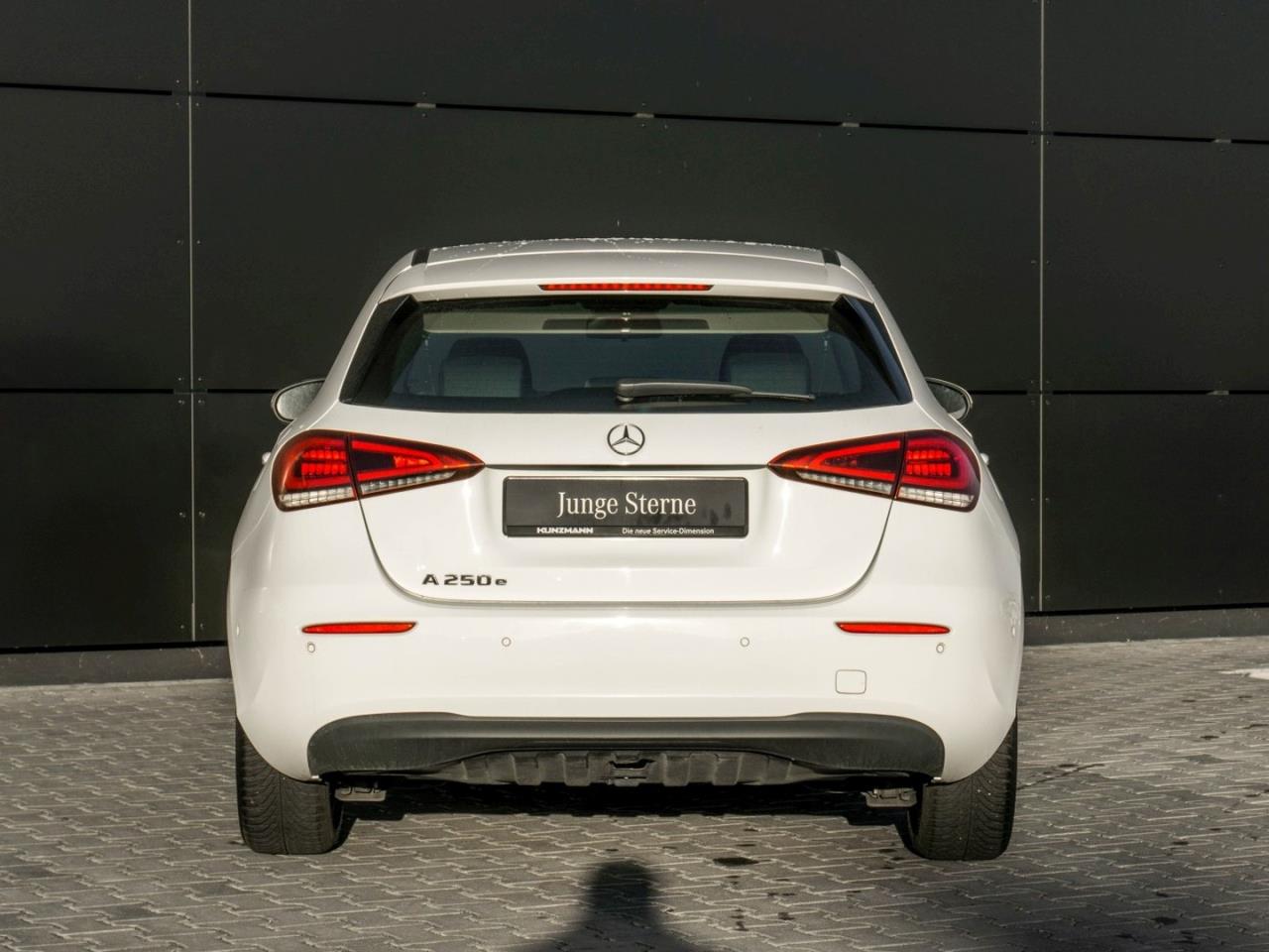 Mercedes-Benz A 250 e  Kamera Parktronic Public-Charging Paket