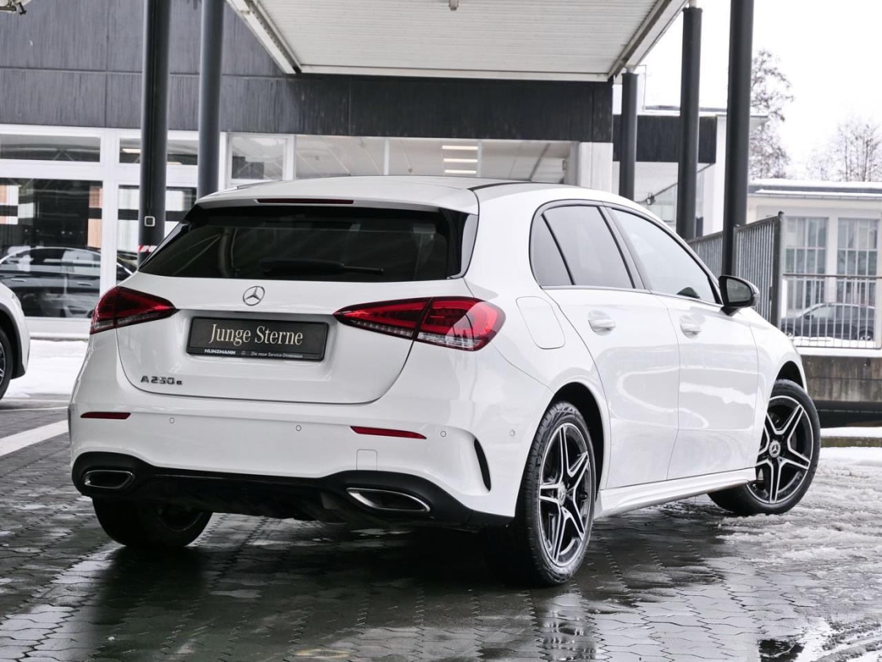 Mercedes-Benz A 250 e AMG Night Distronic Kamera