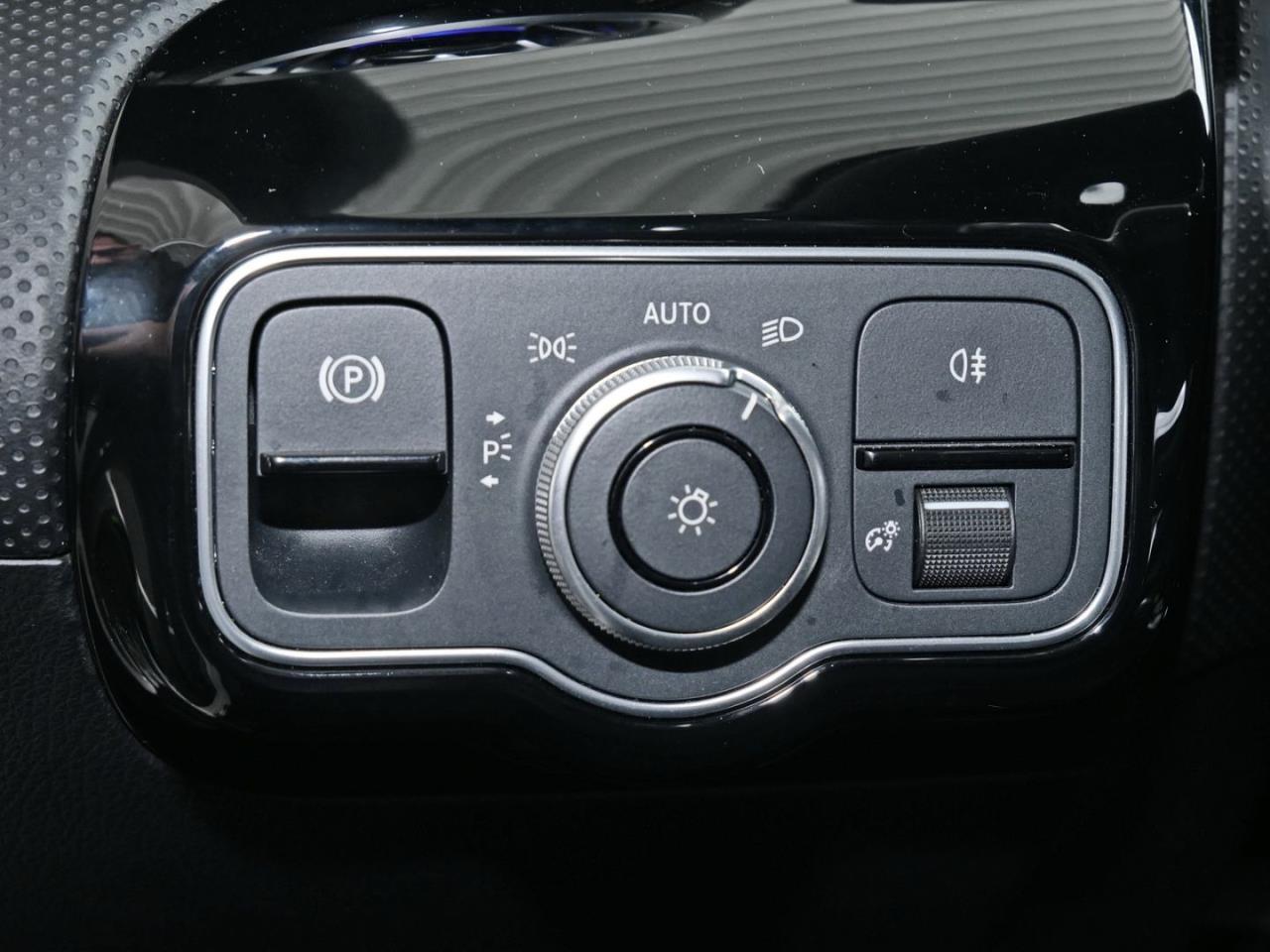 Mercedes-Benz A 250 e  AMG Totwinkel Kamera SpurH