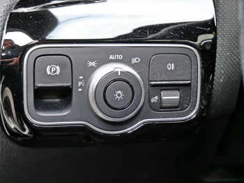 Mercedes-Benz A 250 e  AMG Night Panorama Kamera AHK HUD