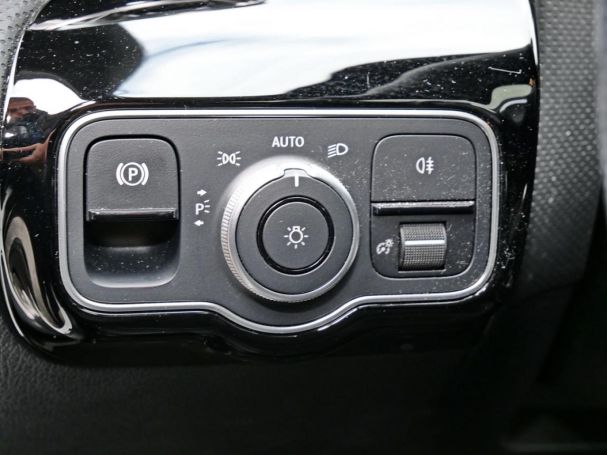 Mercedes-Benz A 250 e  AMG Night Panorama Kamera AHK HUD