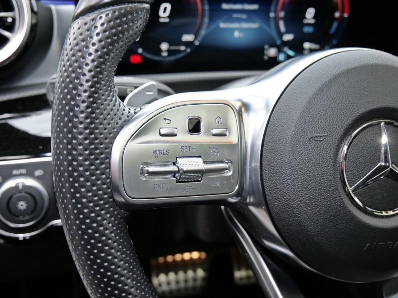 Mercedes-Benz A 250 e  AMG Night Panorama Kamera AHK HUD