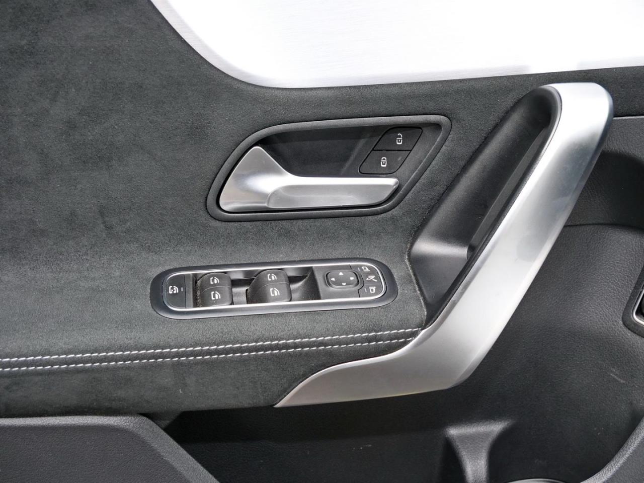 Mercedes-Benz A 250 e  AMG Night Panorama Kamera AHK HUD