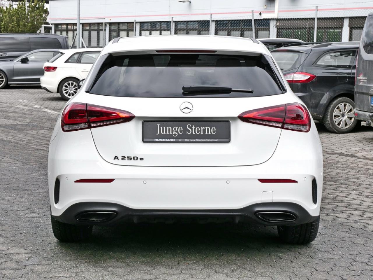 Mercedes-Benz A 250 e  AMG Night Panorama Kamera AHK HUD