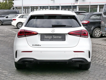 Mercedes-Benz A 250 e  AMG Night Panorama Kamera AHK HUD