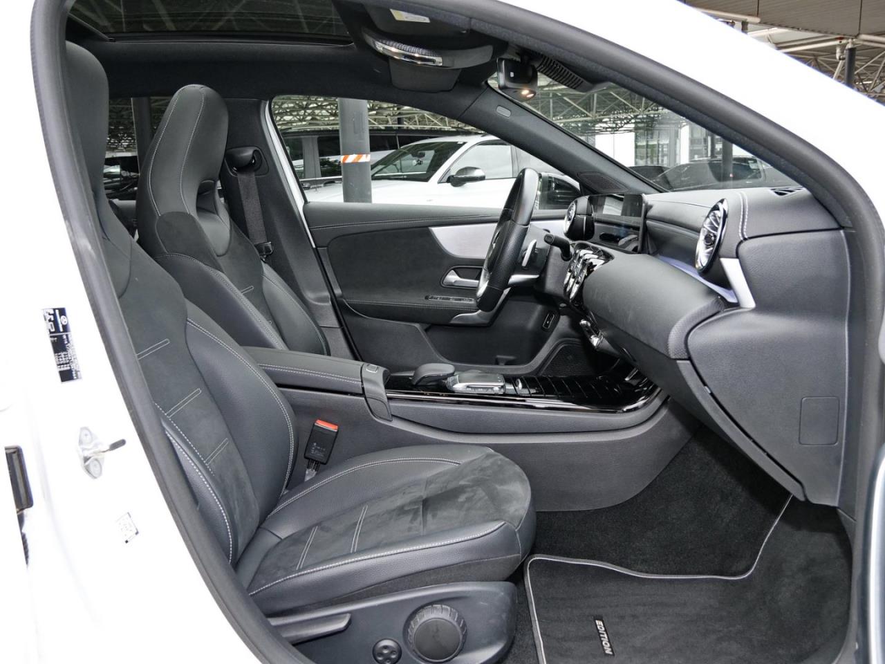 Mercedes-Benz A 250 e  AMG Night Panorama Kamera AHK HUD