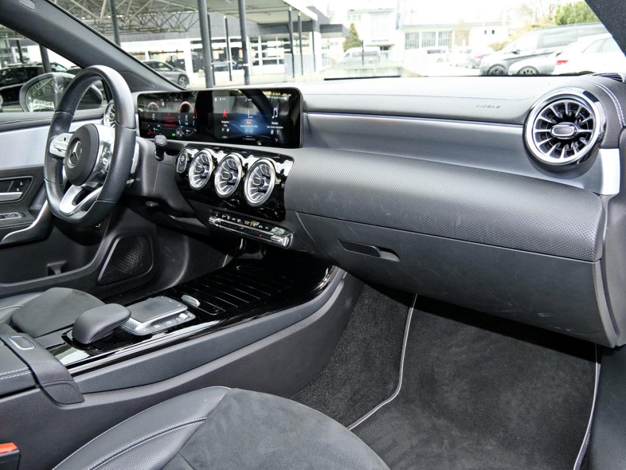 Mercedes-Benz A 250 e  AMG Night Panorama Kamera AHK HUD