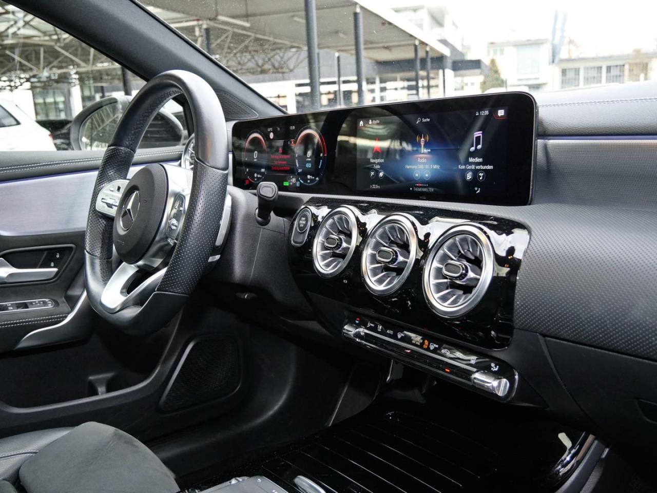 Mercedes-Benz A 250 e  AMG Night Panorama Kamera AHK HUD