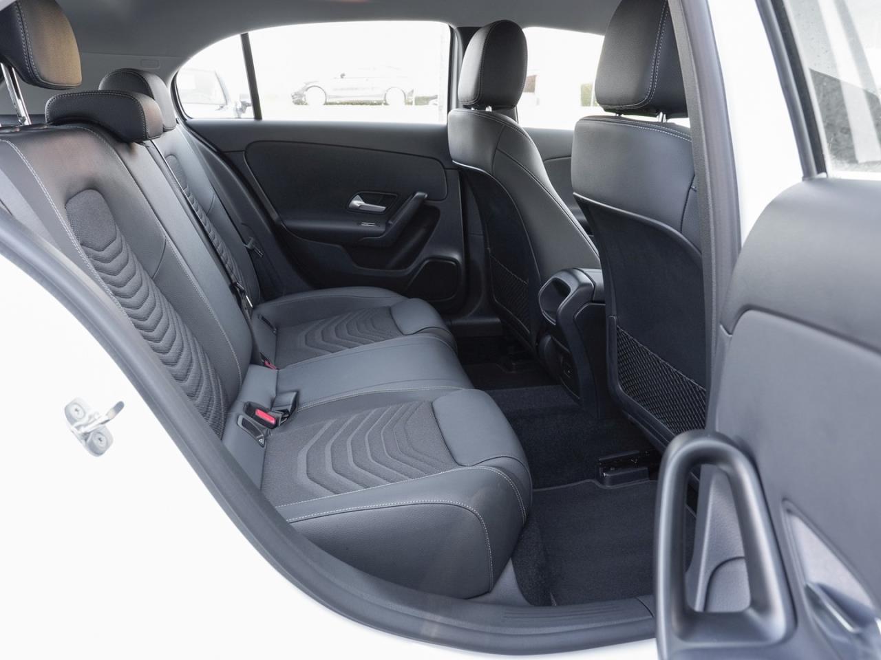 Mercedes-Benz A 250 e  Style Navi Distronic Park-Assistent