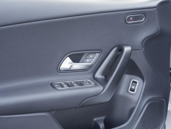 Mercedes-Benz A 250 e  Style Navi Distronic Park-Assistent