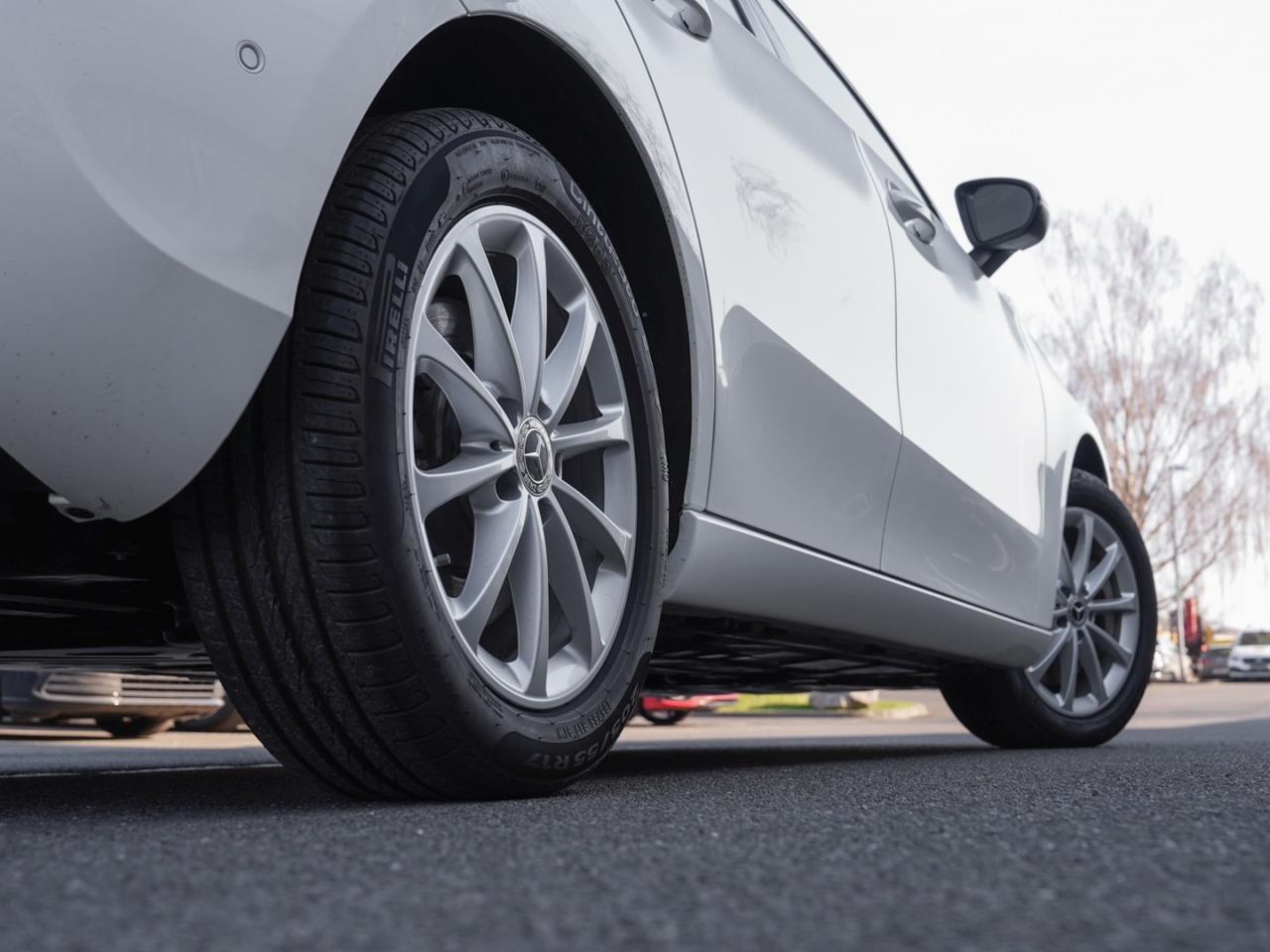 Mercedes-Benz A 250 e  Style Navi Distronic Park-Assistent