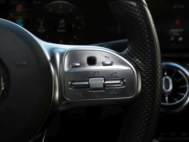 Mercedes-Benz A 250 AMG Night Kamera StandH Panorama HUD LED Mercedes-Benz A 250 AMG Night Kamera StandH Panorama HUD LED
