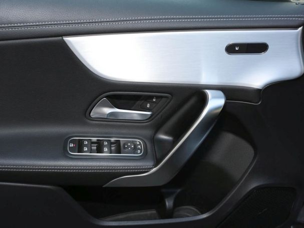 Mercedes-Benz A 250 AMG Night Kamera StandH Panorama HUD LED Mercedes-Benz A 250 AMG Night Kamera StandH Panorama HUD LED