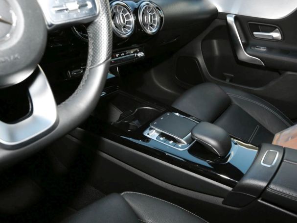 Mercedes-Benz A 250 AMG Night Kamera StandH Panorama HUD LED Mercedes-Benz A 250 AMG Night Kamera StandH Panorama HUD LED