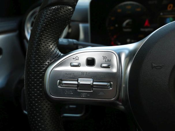 Mercedes-Benz A 250 AMG Night Kamera StandH Panorama HUD LED Mercedes-Benz A 250 AMG Night Kamera StandH Panorama HUD LED