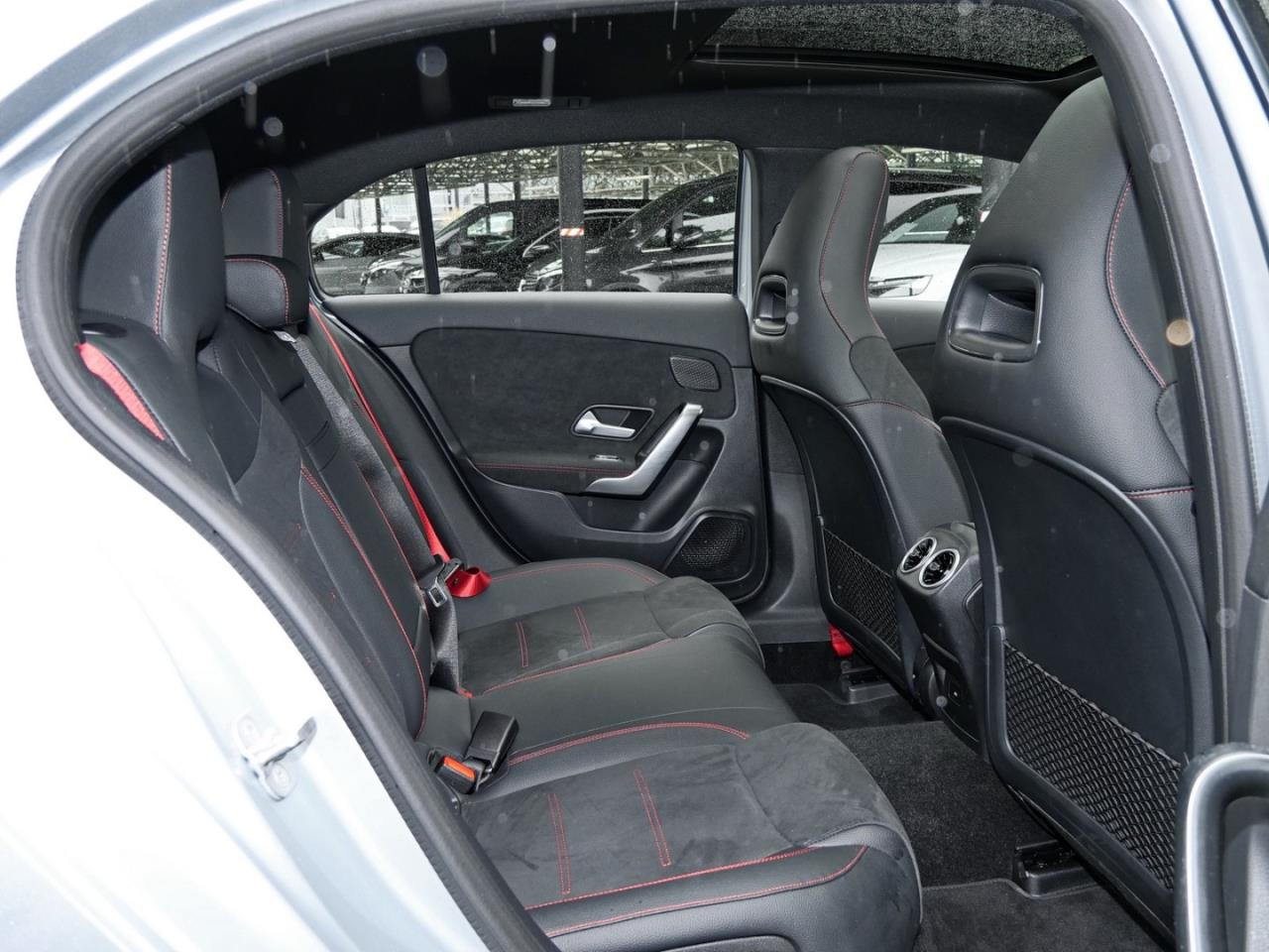 Mercedes-Benz A 35 AMG 4M Distronic Panorama Standhzg HUD AHK