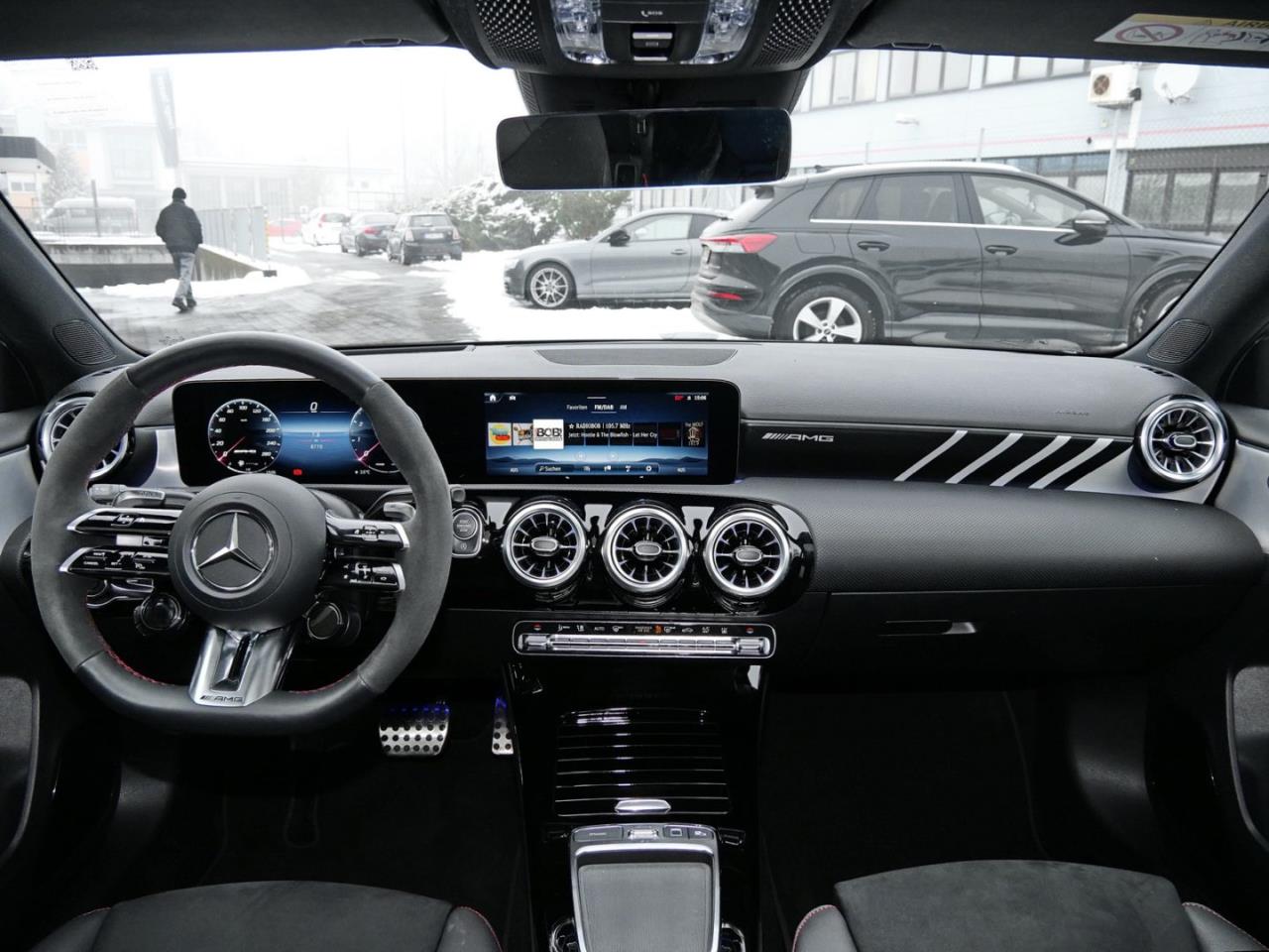 Mercedes-Benz A 35 AMG 4M Distronic Panorama Standhzg HUD AHK