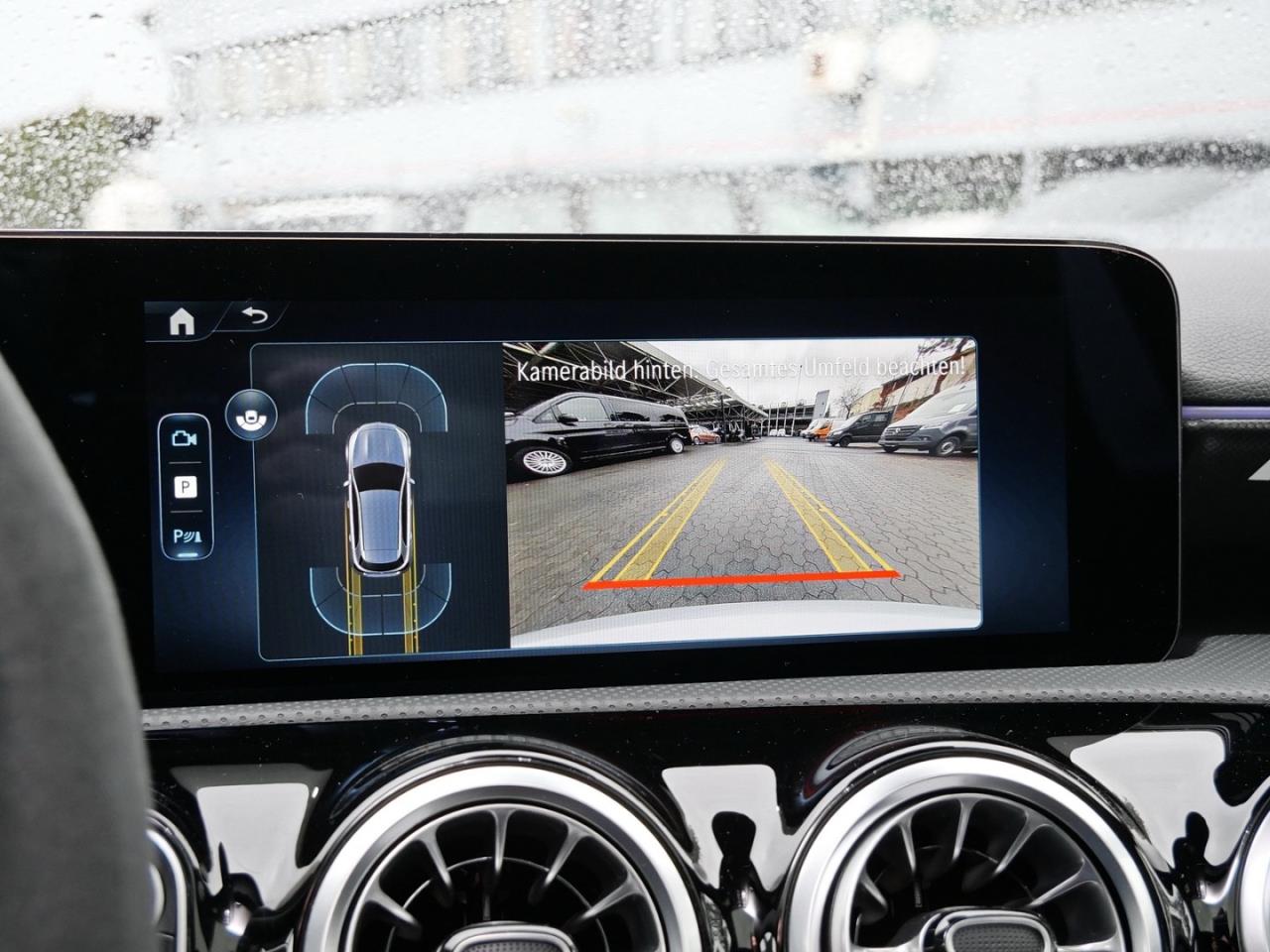 Mercedes-Benz A 35 AMG 4M Distronic Panorama Standhzg HUD AHK