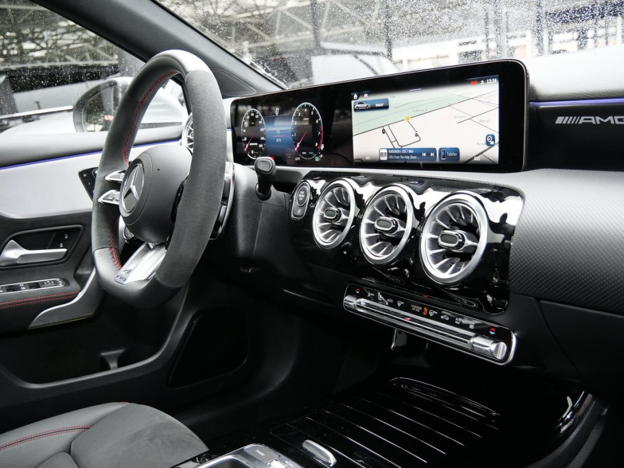 Mercedes-Benz A 35 AMG 4M Distronic Panorama Standhzg HUD AHK