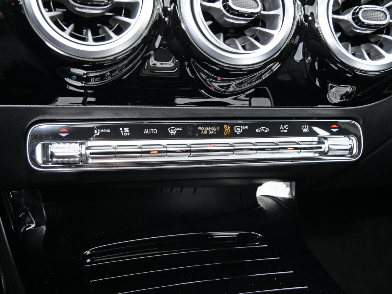 Mercedes-Benz A 35 AMG 4M Distronic Panorama Standhzg HUD AHK