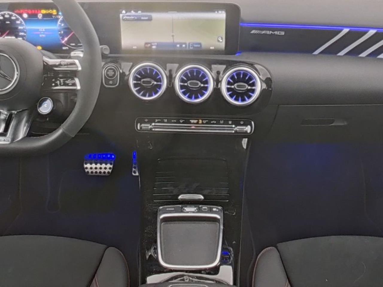 Mercedes-Benz A 35 AMG 4M Distronic Panorama Standhzg HUD AHK