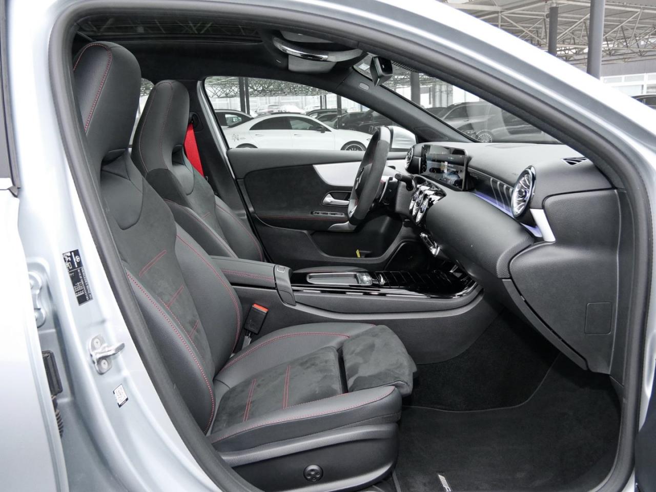 Mercedes-Benz A 35 AMG 4M Distronic Panorama Standhzg HUD AHK