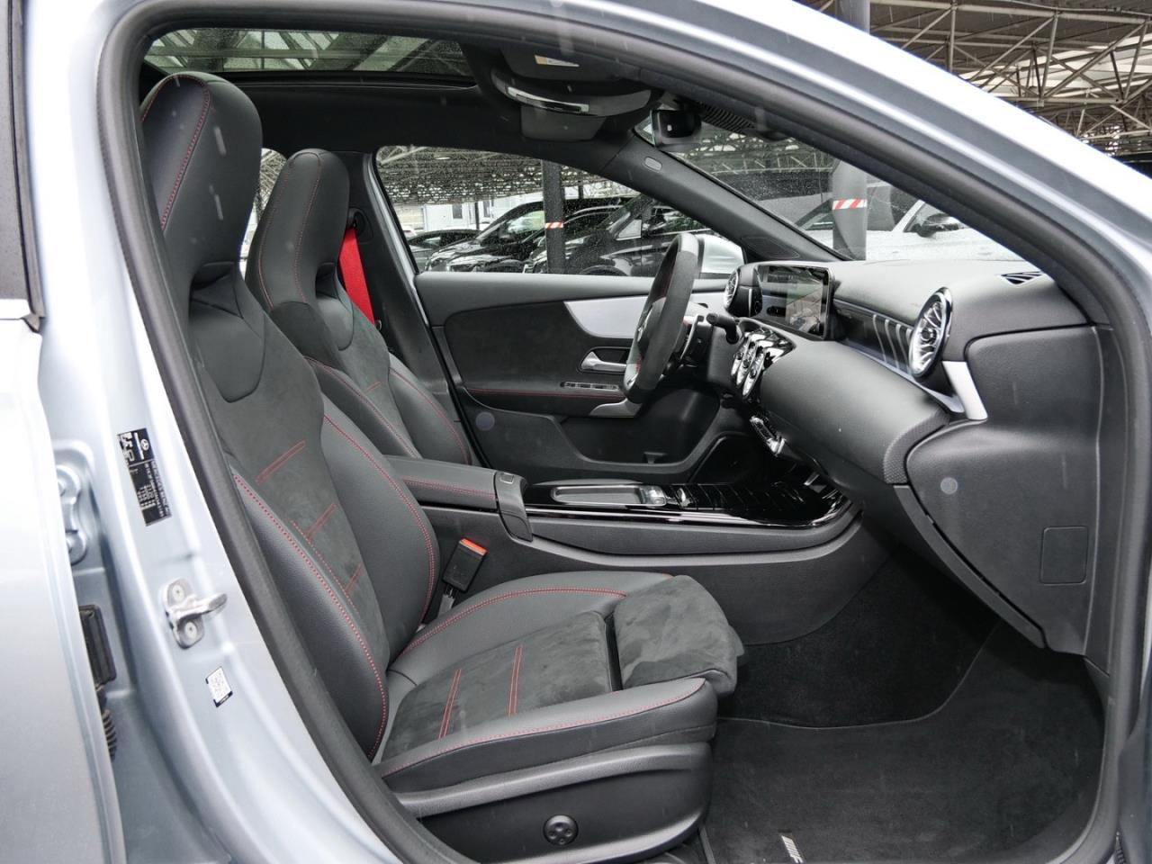 Mercedes-Benz A 35 AMG 4M Distronic Panorama Standhzg HUD AHK