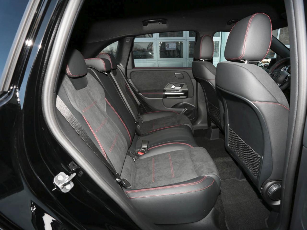 Mercedes-Benz B 180 AMG Night MBUX Navi 360° AHK EasyPack