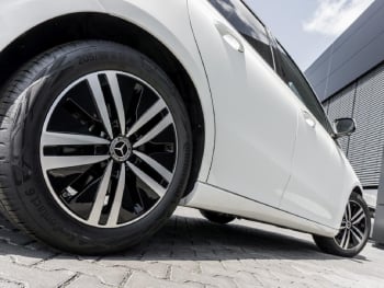 Mercedes-Benz B 200 4M Progressive Panorama Distronic 360°