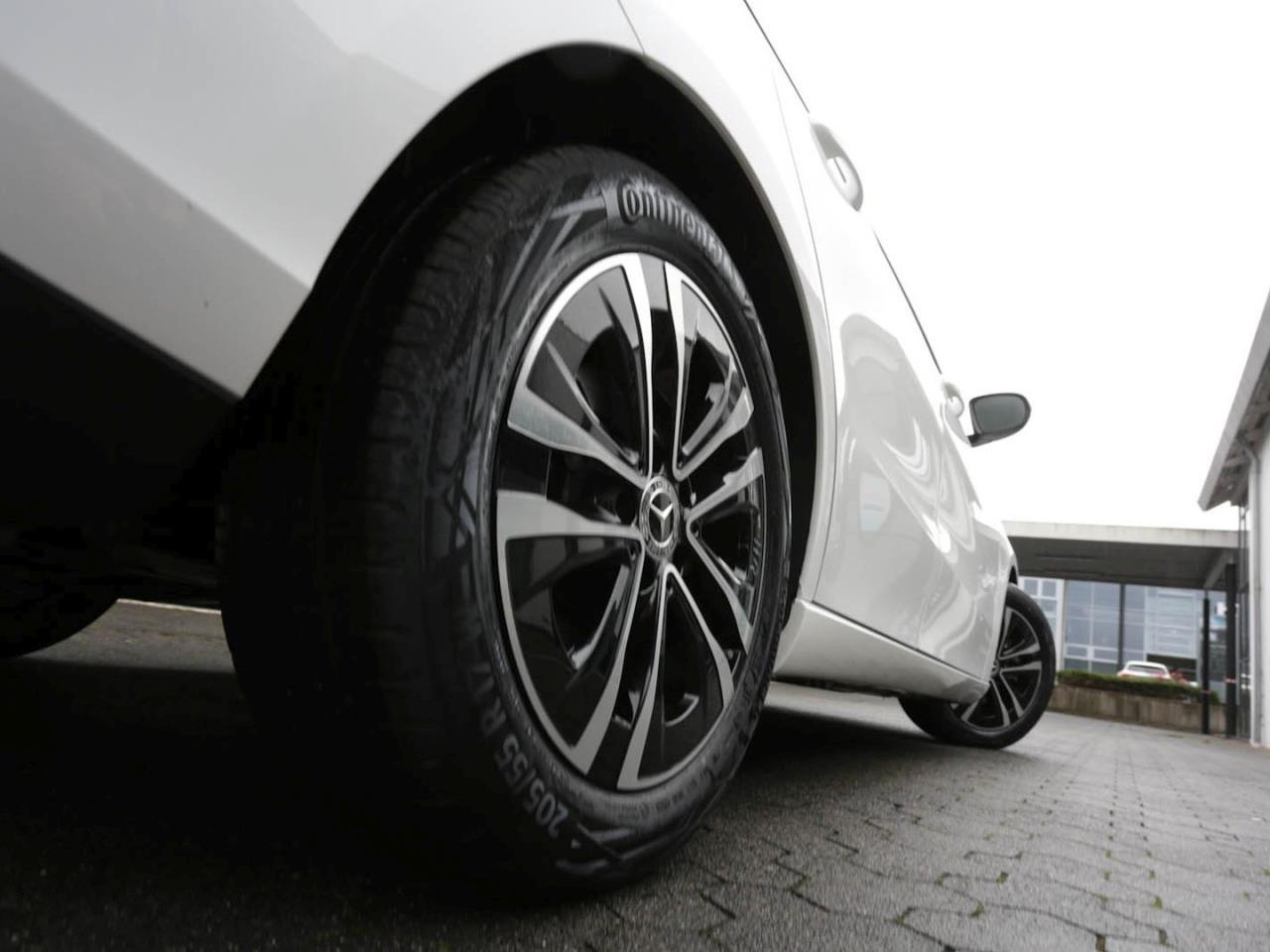 Mercedes-Benz B 200 Progressive MBUX Navi Kamera Easy-Pack